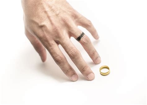 rings that won't turn finger green|does tungsten turn your finger green.